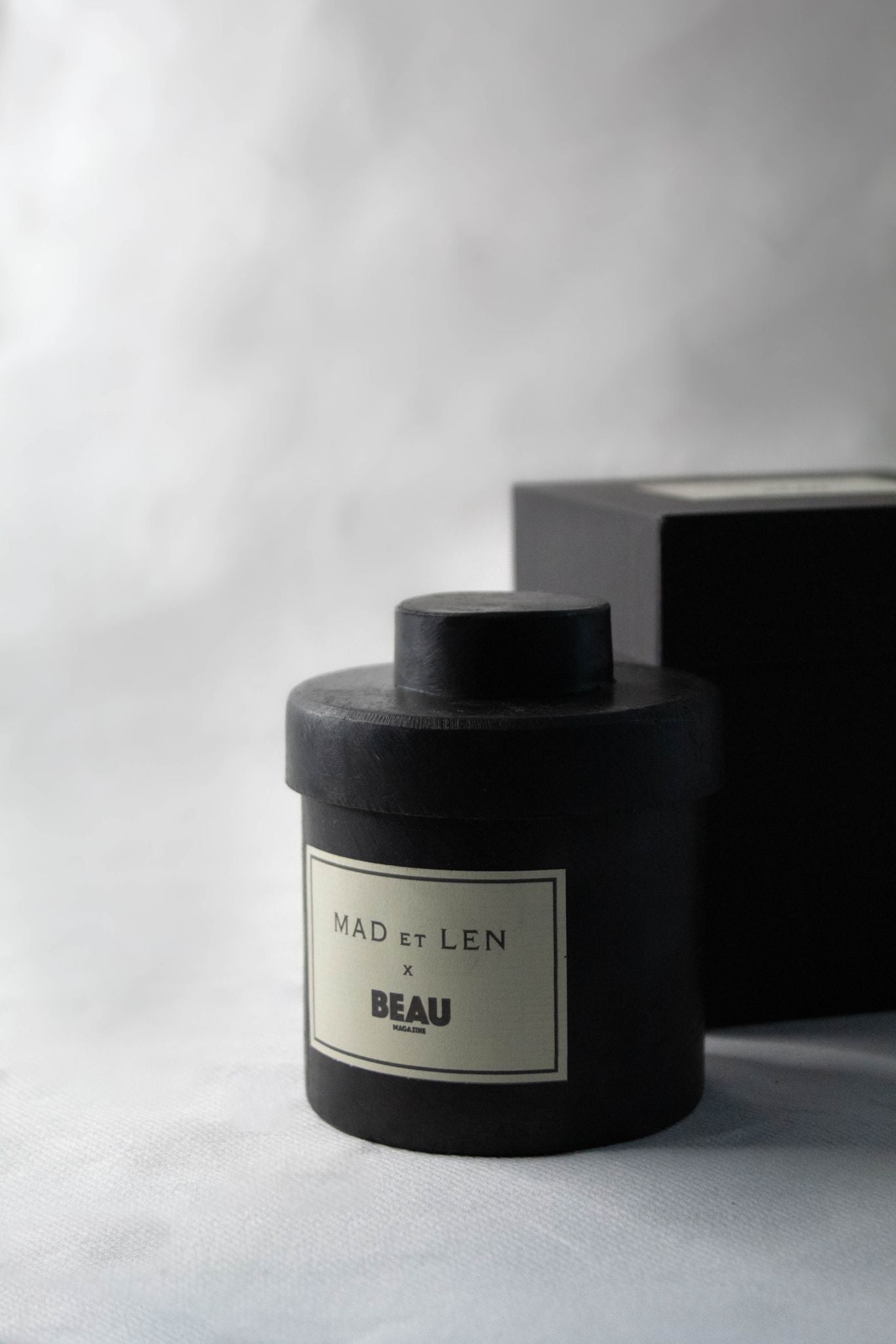Bougie numérotée Mad et Len x BEAU Magazine